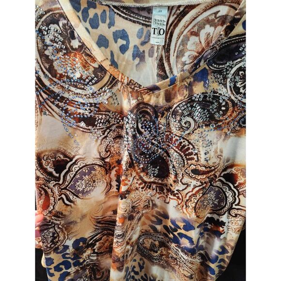 Thomas and Olivia top captures attention & creates a lasting impression. Size 2X - Picture 5 of 13